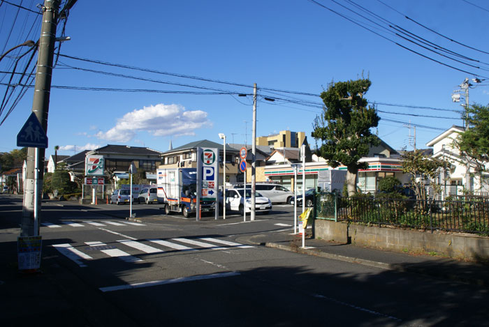 100m圏内にコンビニがあり便利です